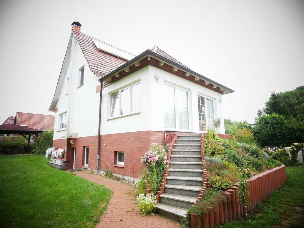 Immobilie in Lübow - Solides Einfamilienhaus mit großzügigem Wohnbereich, Vollkeller und Garage! - Bild 0