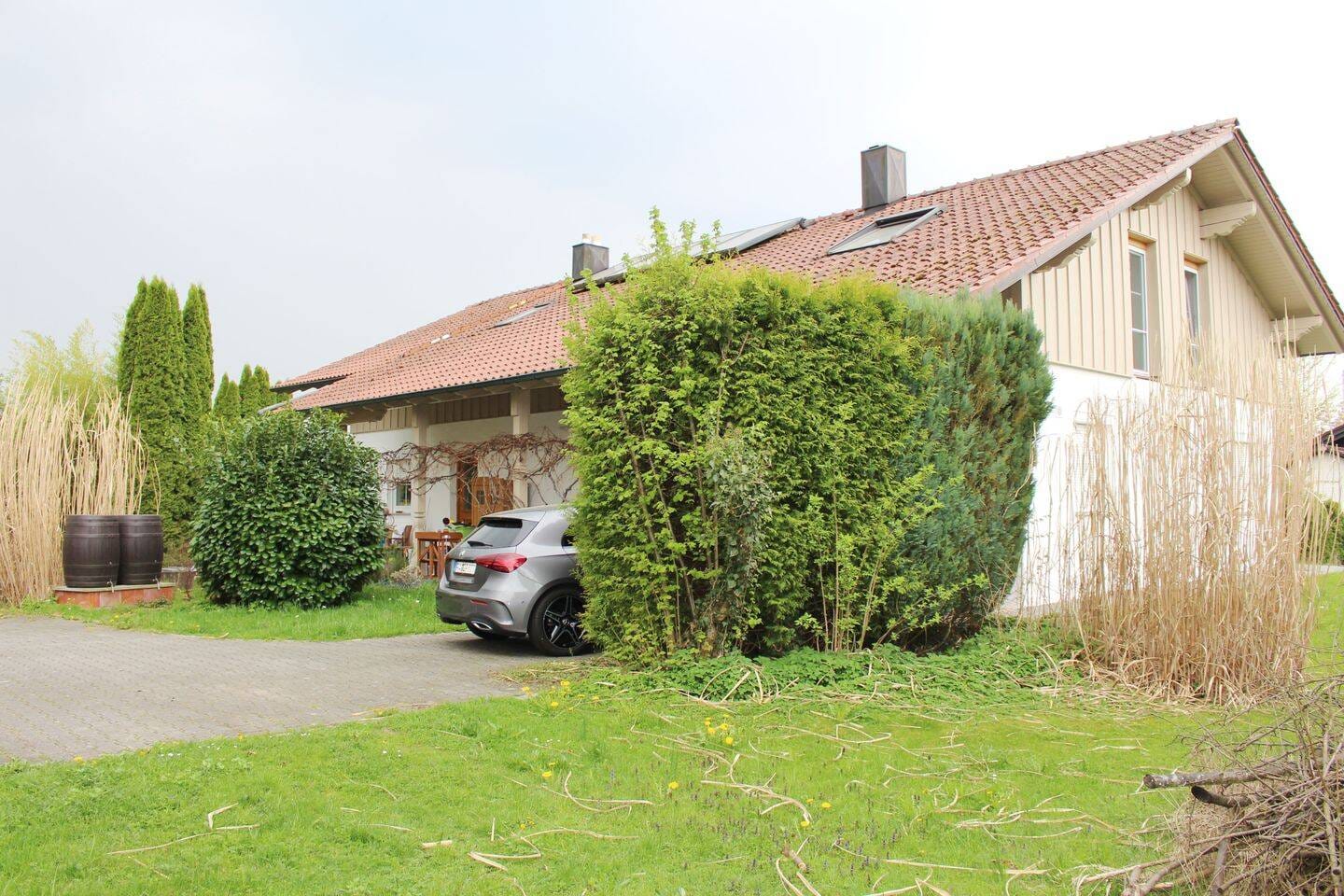Immobilie in Hofkirchen - Wunderschönes großzügiges Einfamilienhaus mit Einliegerwohnung und idyllischem Garten in ruhiger Lage - Bild 1