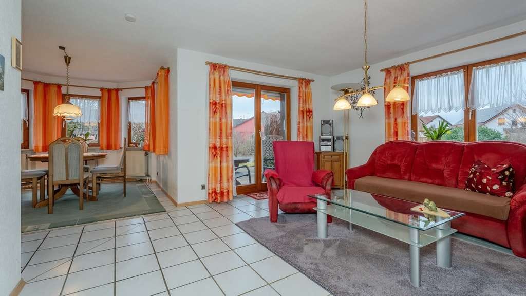 Immobilie in Mühlhausen-Ehingen - Gepflegtes Einfamilienhaus mit großzügigem Grundstück und Mühlhausen-Ehingen - Bild 3