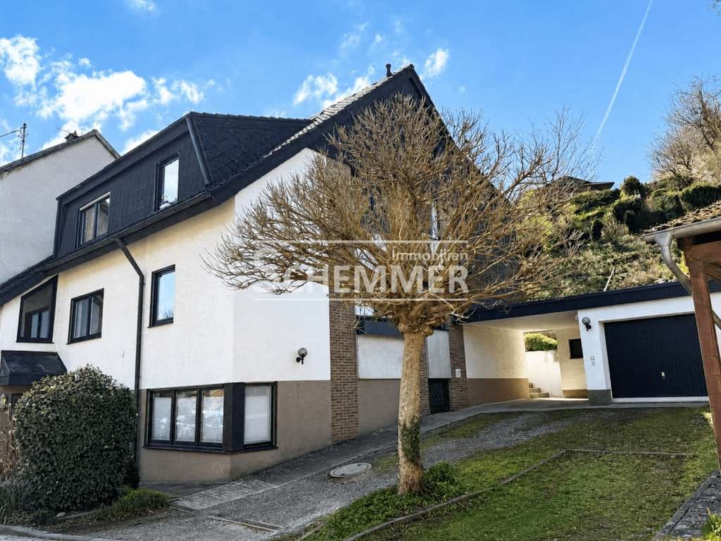 Immobilie in Merzhausen - Merzhausen ++ Wohnen mit Perspektive: Großzügiges Zweifamilienhaus mit Hobbyraum in ruhiger Lage - Bild 0