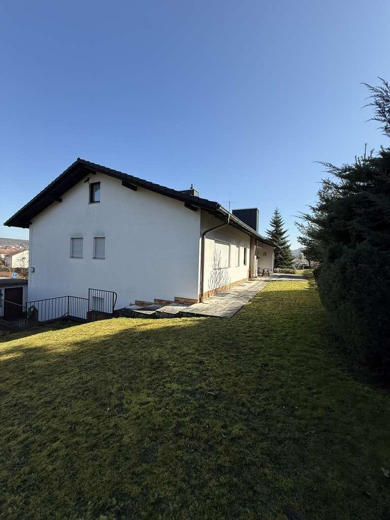 Immobilie in Wörth am Main - Freistehendes 2-3 Familienhaus mit Doppelgarage und großem Garten in Wörth - Bild 0