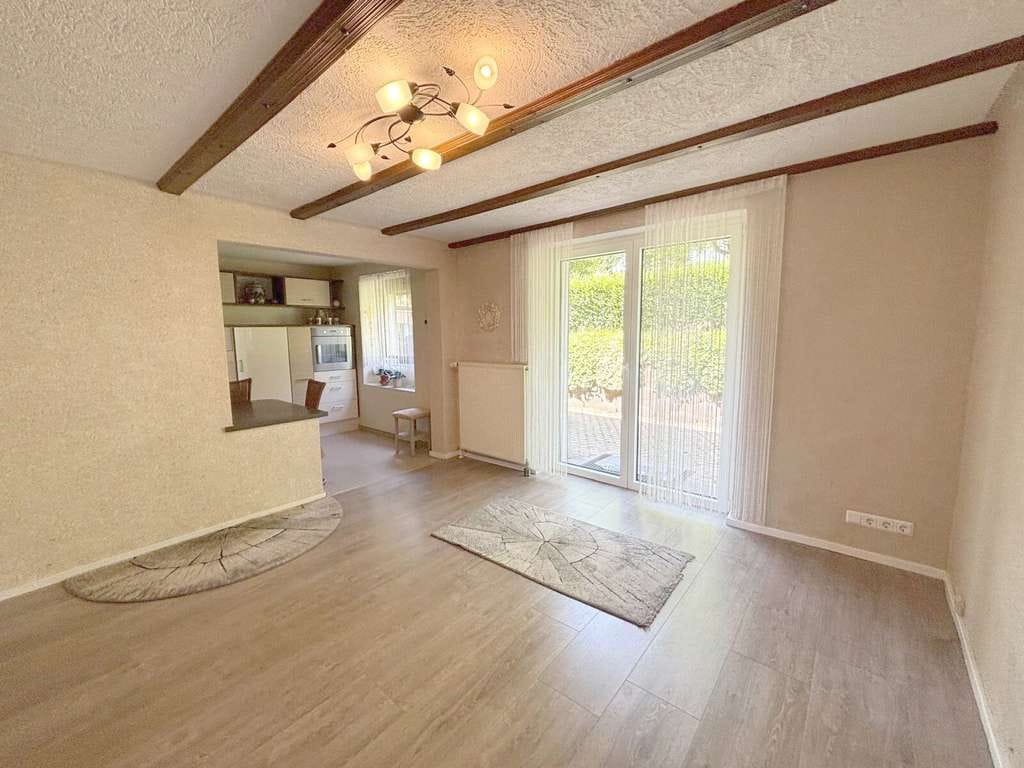Immobilie in Greimerath - Gepflegte Doppelhaushälfte mit Terrasse, schönem Garten, Keller, großer Garage und viel Stauraum - Bild 2