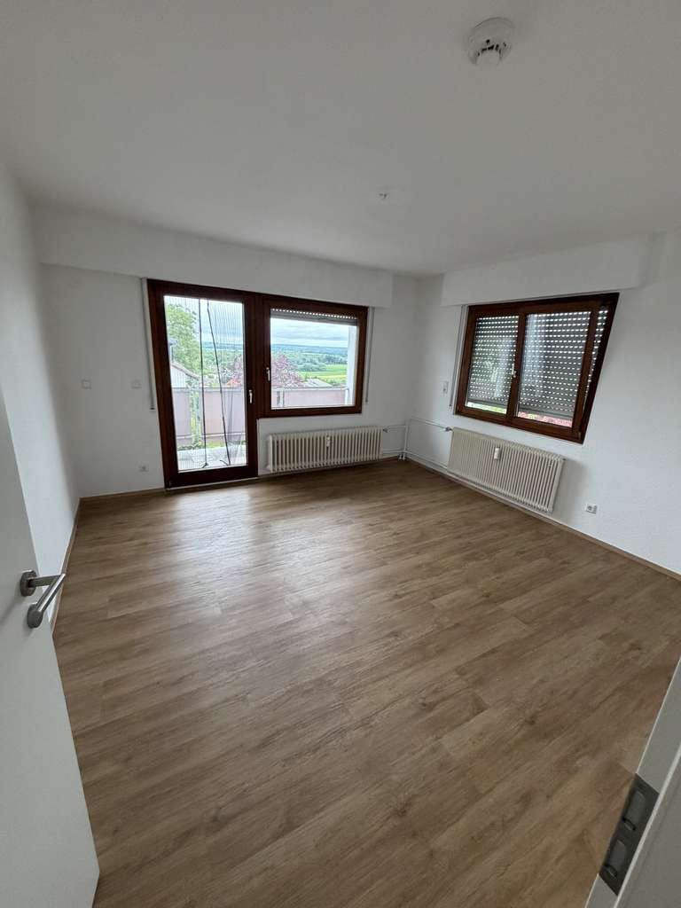 Immobilie in Aichelberg - Moderne 4-Zimmer-Wohnung mit Balkon und Einbauküche – 2020 umfassend modernisiert - Bild 2