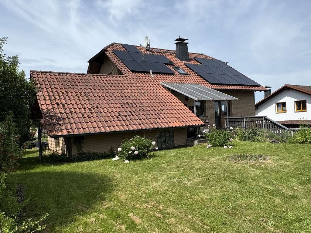 Immobilie in Amöneburg - Wohnen mit Zukunft: Wärmepumpe, Photovoltaik und 230 m² Lebensqualität! - Bild 2