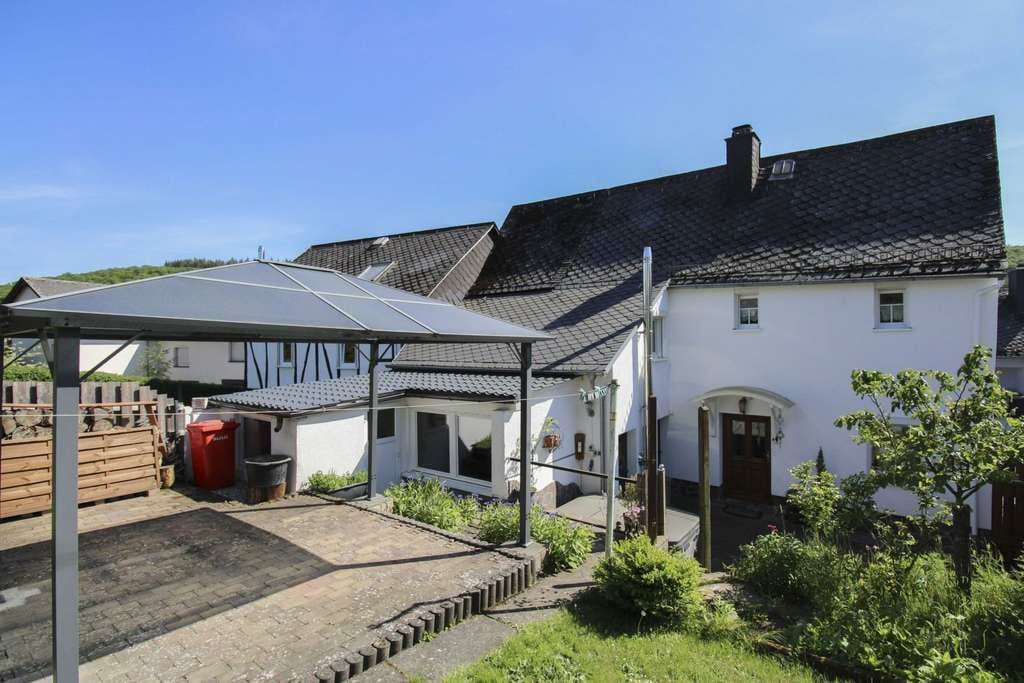 Immobilie in Ehringshausen - Sofort wohlfühlen: 4-Zi.-EFH mit Garten inkl. Schuppen in Niederlemp - Bild 0