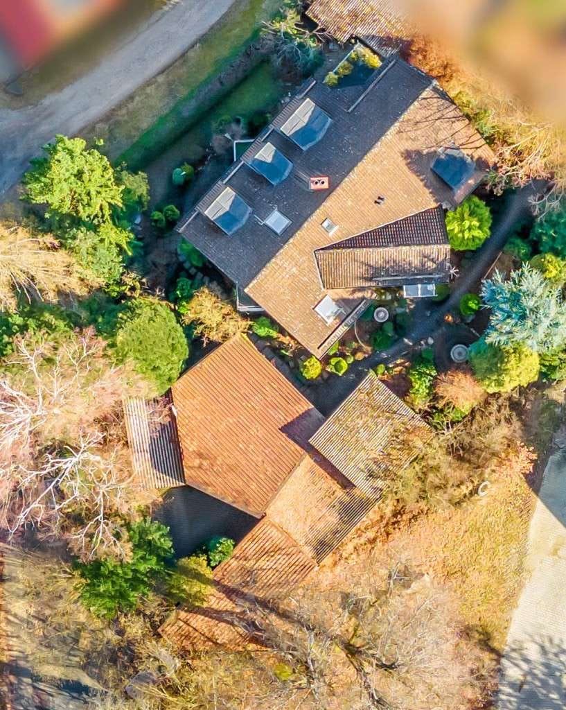 Immobilie in Erbendorf - Ruhig gelegen! 4 Familienhaus mit Fernsicht und Entwicklungspotenzial, davon zwei Wohnungen frei - Bild 4