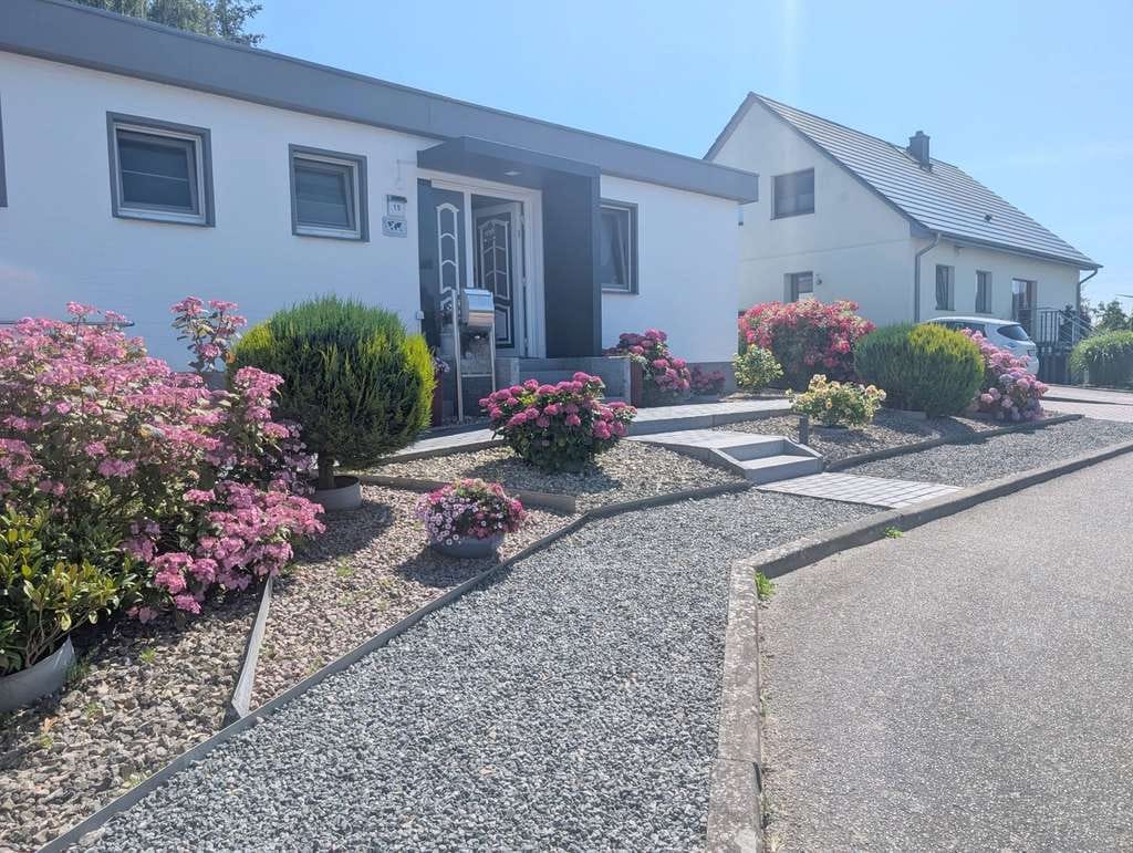 Immobilie in Grömitz - Ländliche Idylle und Meer! Sanierter Bungalow mit drei Wohneinheiten in Grömitz-Brenkenhagen - Bild 0
