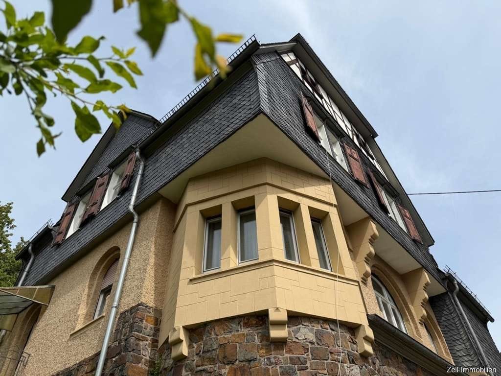 Immobilie in Rüdesheim am Rhein - Seltene Gelegenheit! - Ehemaliges Pfarrhaus mit großem Grundstück und historischem Charakter - Bild 1