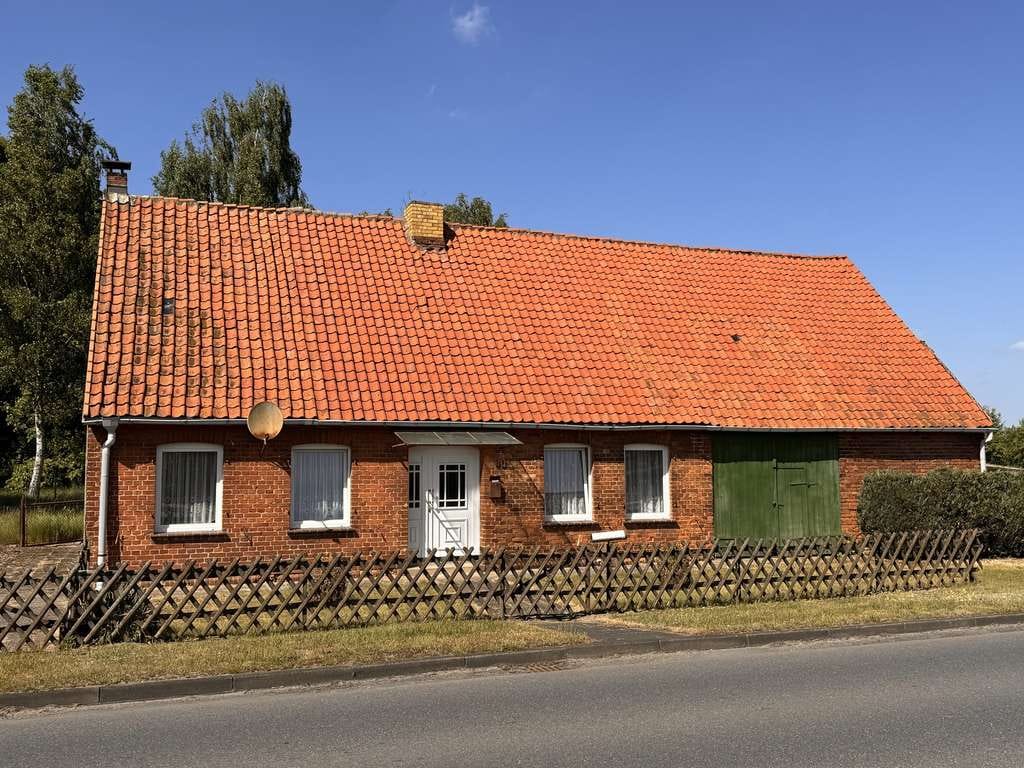 Immobilie in Brenz - Sanierungsbedürftiges Einfamilienhaus mit großzügigem Grundstück in verkehrsgünstiger Lage - Bild 0