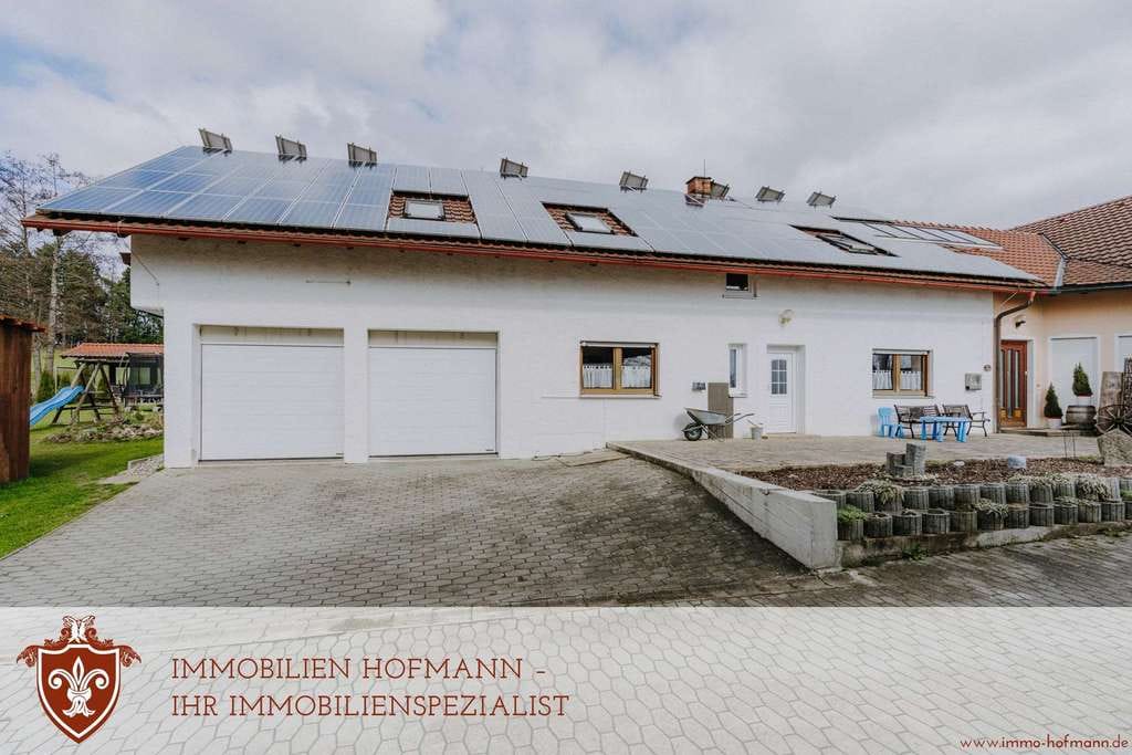 Immobilie in Hunderdorf - * Großzügiges Einfamilienhaus in ruhiger Lage* - Bild 0