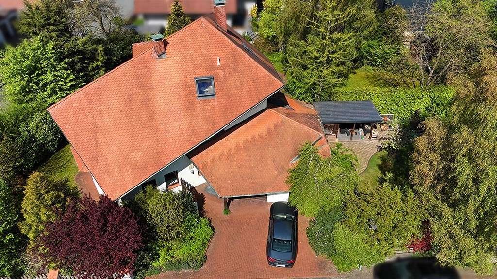 Immobilie in Hövelhof - architektonische Besonderheit in zentraler Lage // großzügiges EFH // EBK // 3 Bäder  // Garage - Bild 2