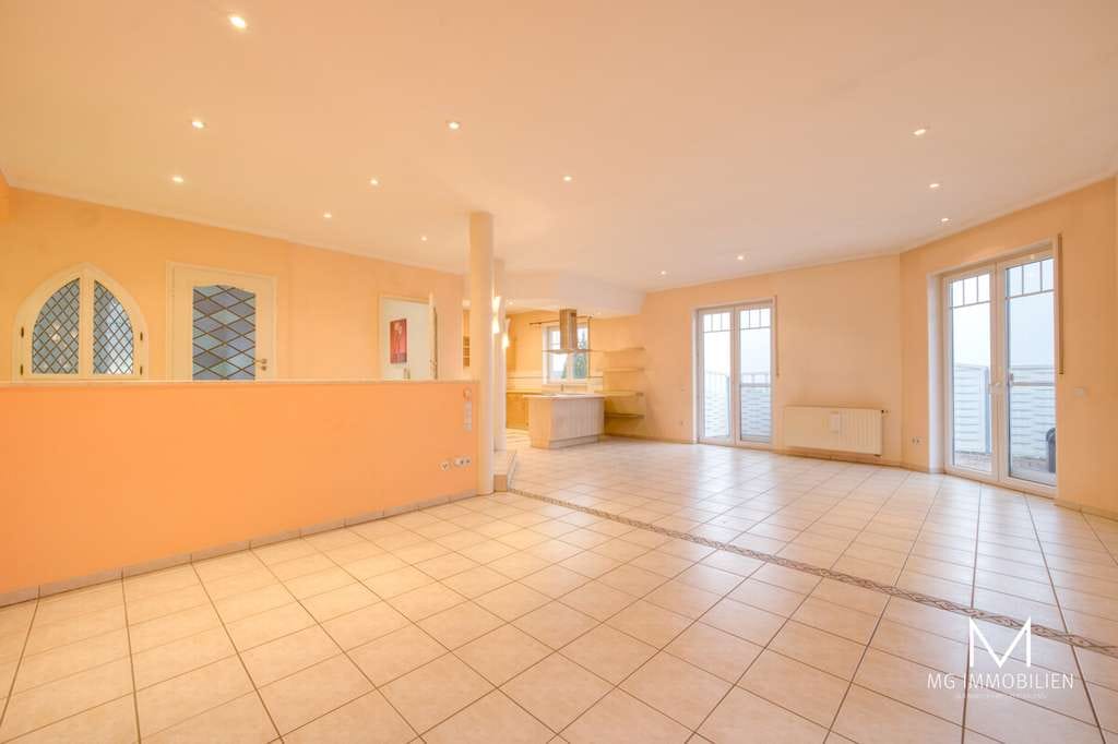 Immobilie in Schmitshausen - MG - Schmitshausen: Edylisches Einfamilienhaus mit Doppelgarage und Garten - Bild 1