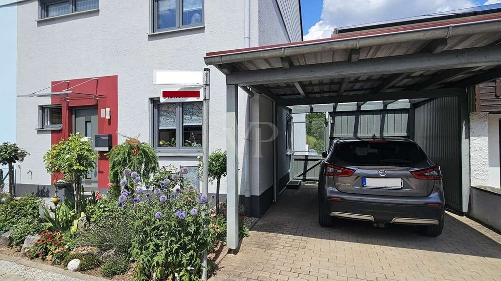 Immobilie in Sachsen bei Ansbach - Geräumige Doppelhaushälfte in Top Zustand mit Garten, Carport und vielen Extras! - Bild 2