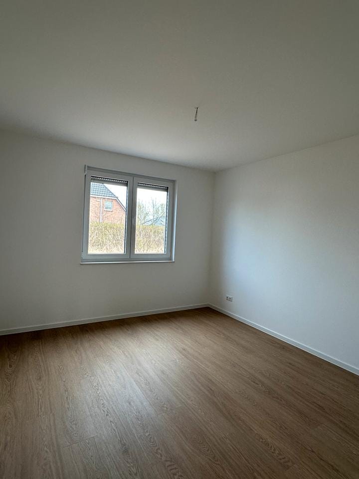Immobilie in Peenemünde - **Bezugsfertig & Neu** 4-Raum Wohnung, 1.OG mit Aufzug, Fußbodenheizung, PKW-Stellplatz, PV-Anlage - Bild 0