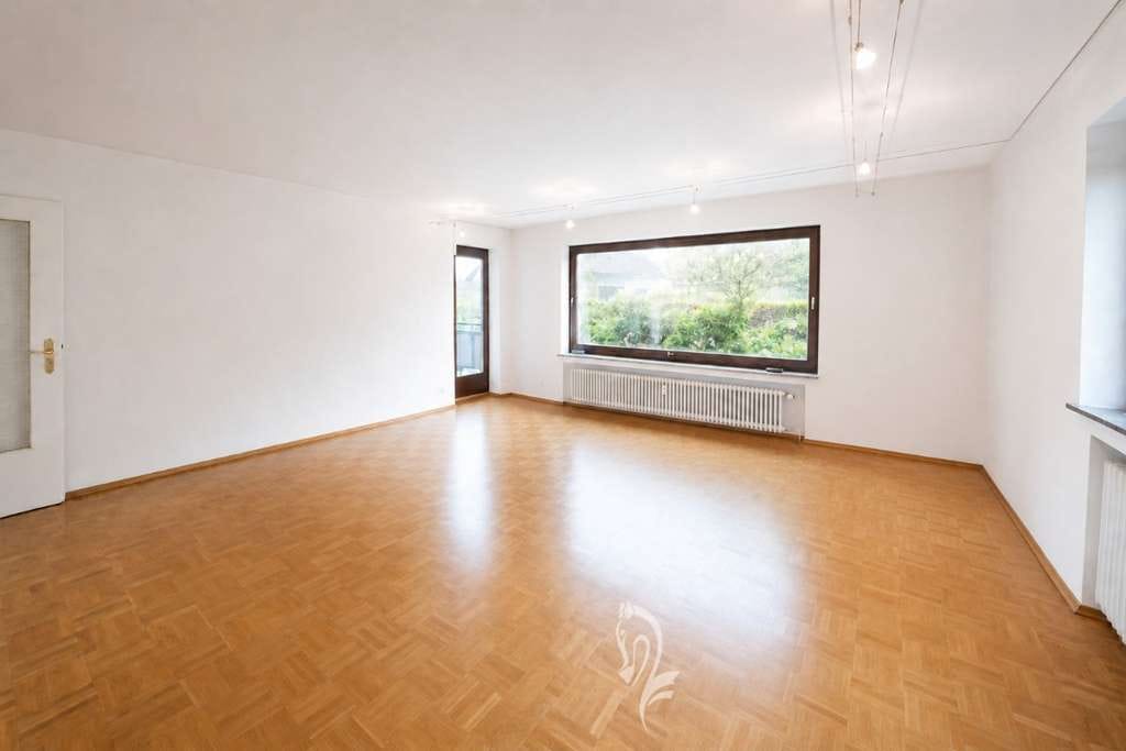Immobilie in Zell am Main - Mehrgenerationenhaus oder Wohnen und Vermieten – großzügiges Zweifamilienhaus mit Garten - Bild 3