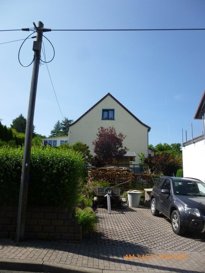 Immobilie in Wasungen - Haus in echter,  ruhiger  Ortsrandlage mit Innenhof , Garage und kleiner  Werkstatt - Bild 0