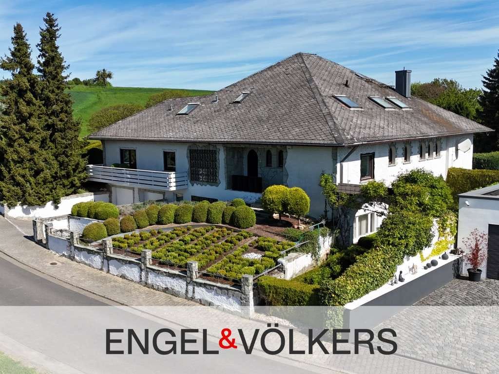 Immobilie in Fränkisch-Crumbach - Stilvolles Anwesen mit parkähnlichem Garten und Weitblick in Fränkisch-Crumbach - Bild 0