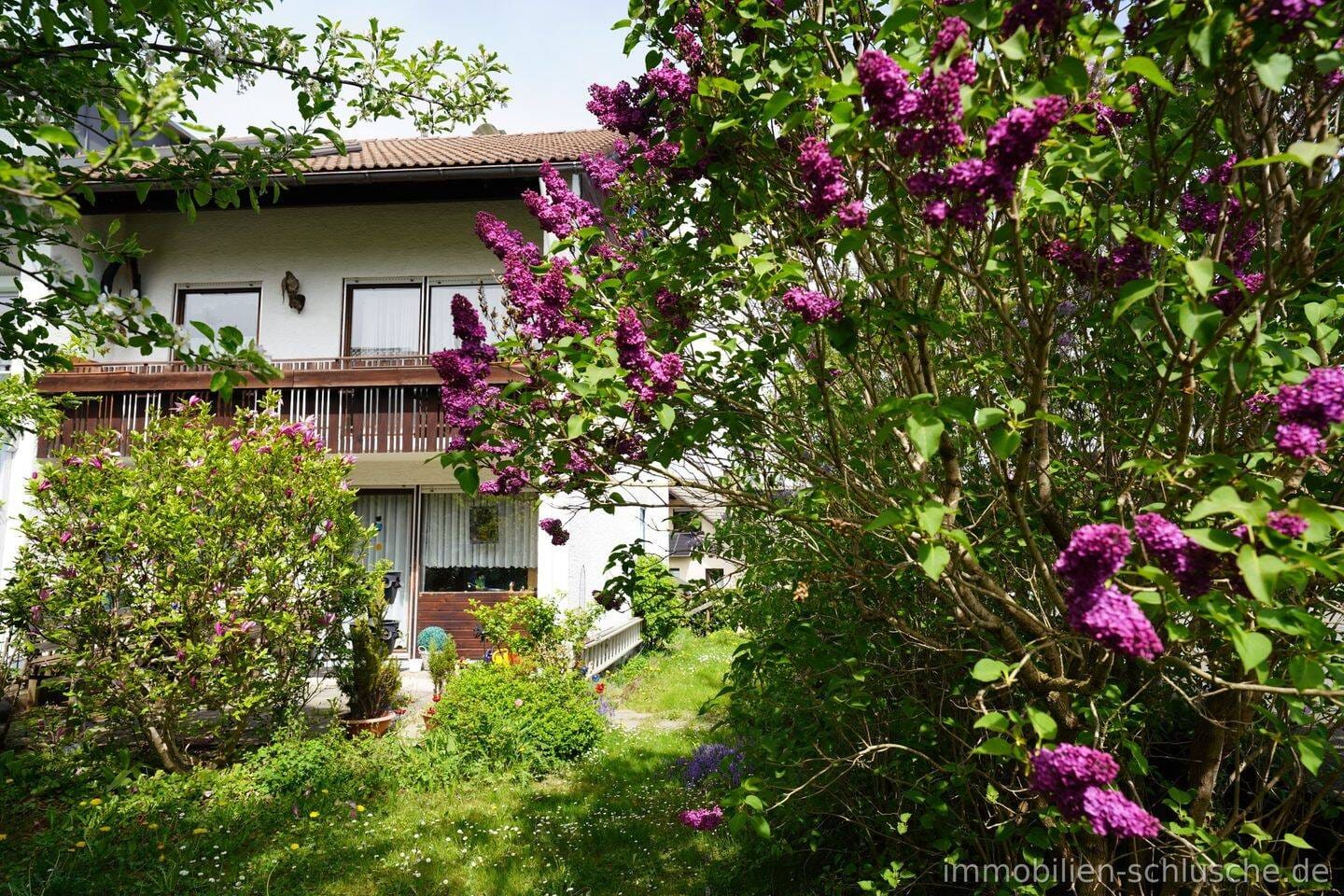 Immobilie in Lindenberg im Allgäu - Bezauberndes  großes Reiheneckhaus mit vielen Zimmer,  großem Garten, Garage,  in Lindenberg im Allgäu - Bild 0