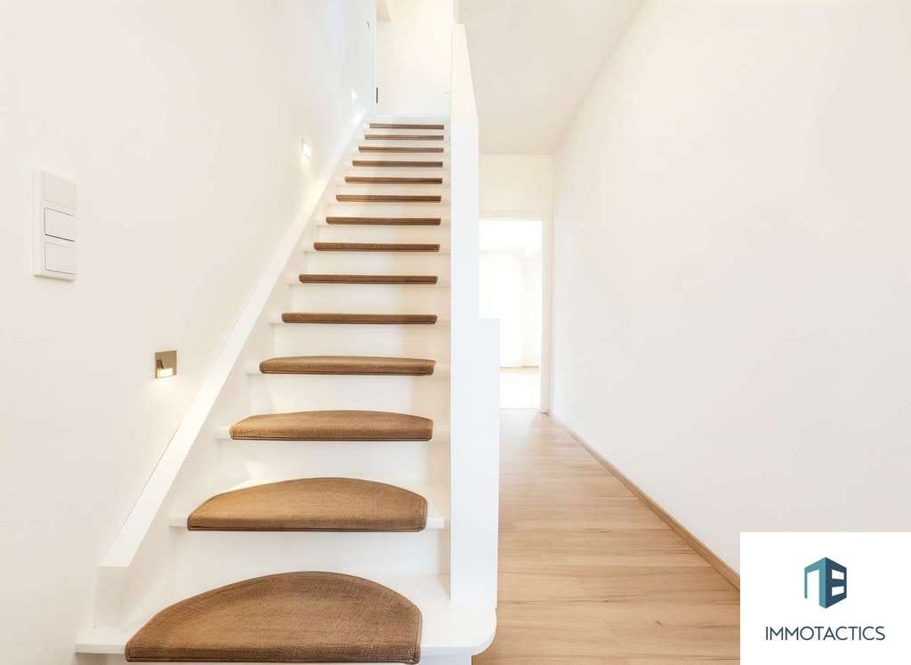 Immobilie in Simmertal - Saniertes Einfamilienhaus mit Weitblick, Balkon, Terrasse mit Garten, PV-Anlage und Wärmepumpe - Bild 1