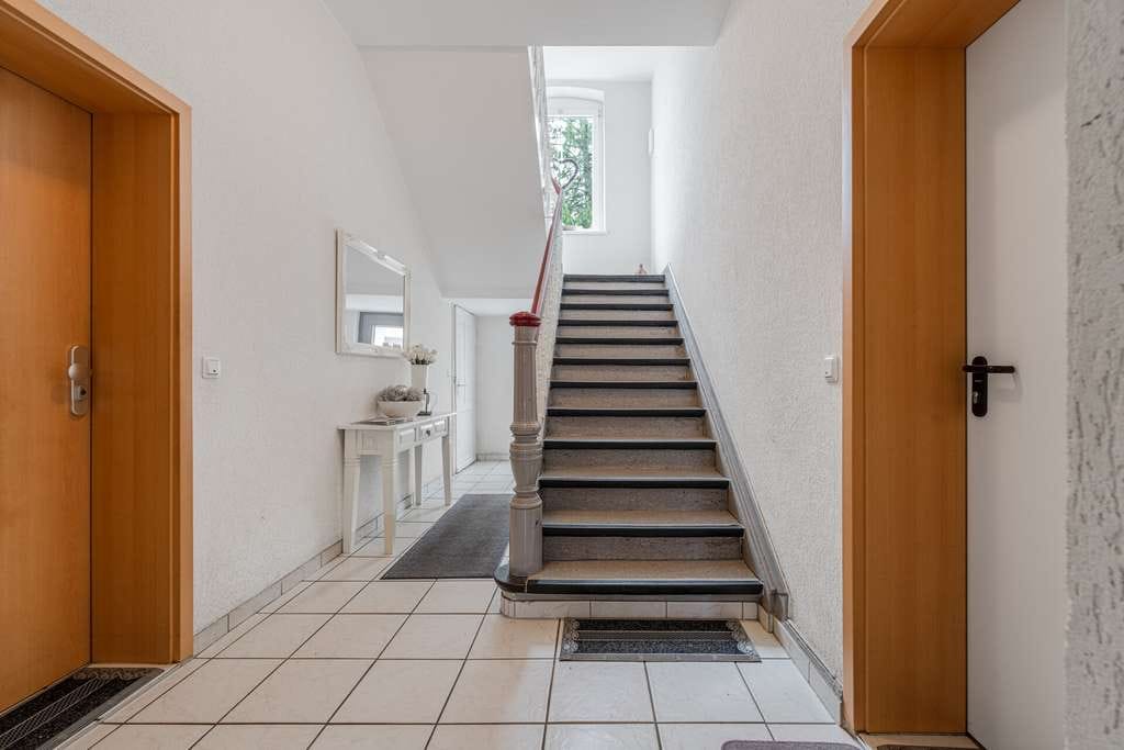 Immobilie in Velbert - Gepflegtes Mehrfamilienhaus mit Garage und Stellplätzen - Bild 2