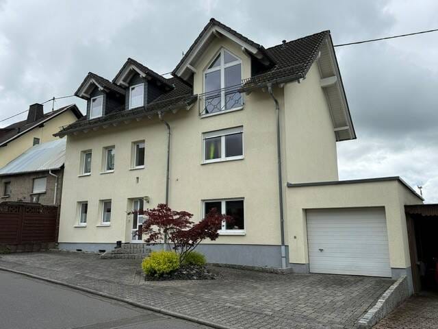 Immobilie in Großholbach - Gepflegtes Zuhause mit Wohlfühlcharakter, Kachelofen und sonniger Terrasse - Bild 1