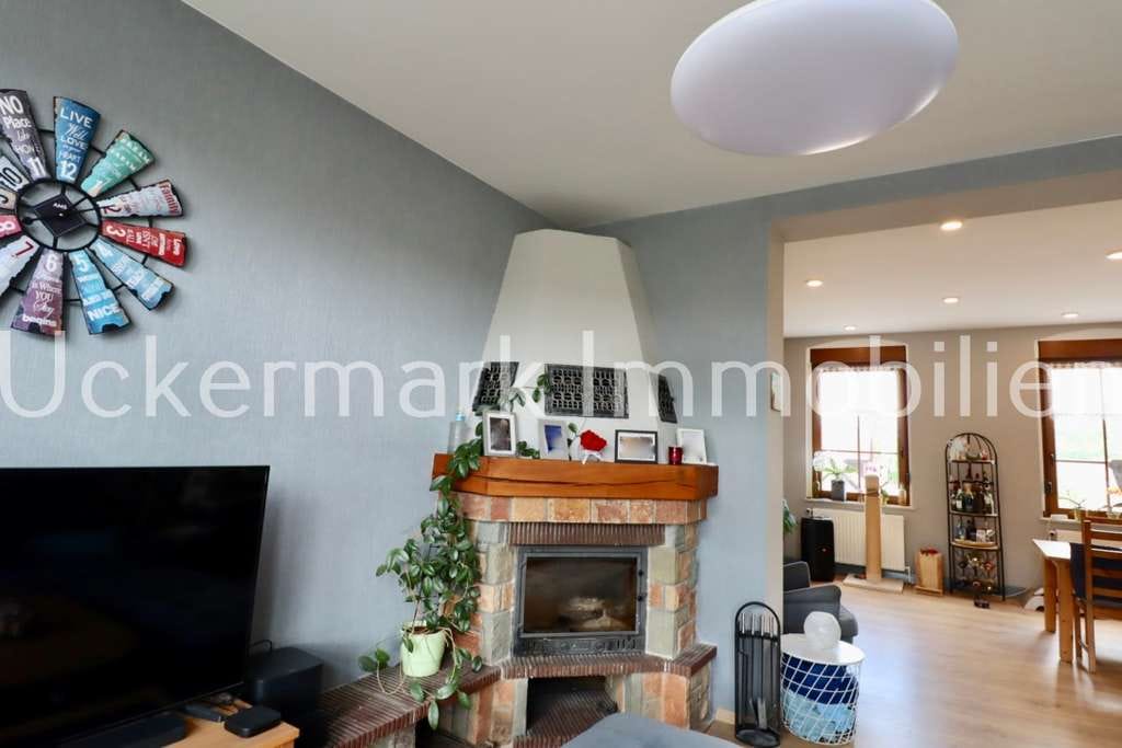 Immobilie in Lychen - Mehrfamilienhaus mit zwei WE in Lychen - Seeblick inklusive - Bild 3
