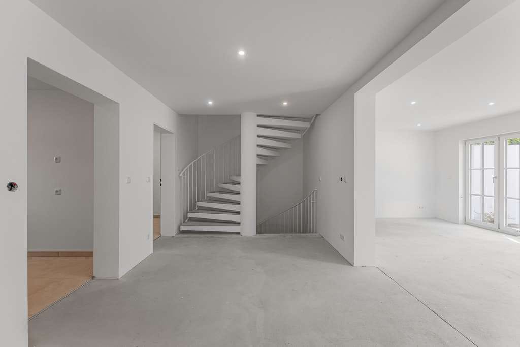 Immobilie in Grasbrunn - Ideales Zuhause für Familien - hochwertig modernisiert mit Raum für individuelle Gestaltung  - Bild 2