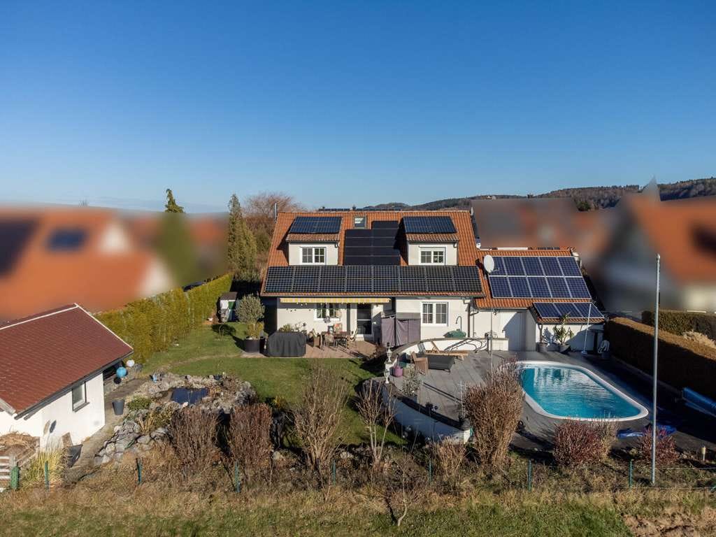 Immobilie in Boos - Komfortables Einfamilienhaus in ruhiger Lage mit Pool, Sauna und Doppelgarage - Bild 1