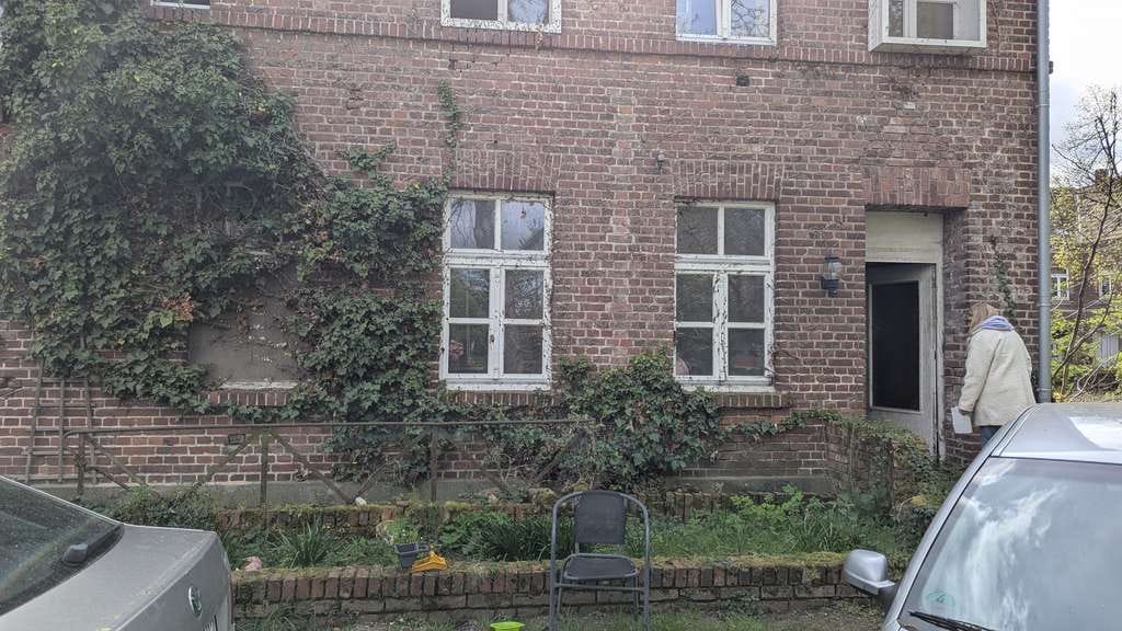 Immobilie in Xanten - Freistehendes 2- geschossiges MFH mit 2- Wohneinheiten u. 1 Gewerbe  mit Potenzial u. Möglichkeiten - Bild 3