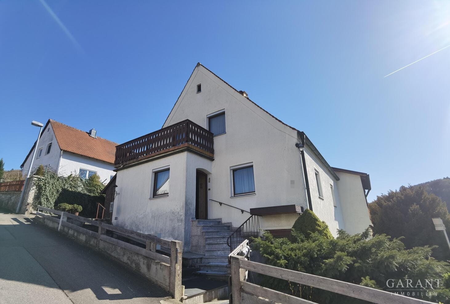 Immobilie in Wellheim - ~Ihr neues Zuhause mit Weitblick - EFH in Hanglage, perfekt für Familien und Kletterliebhaber~ - Bild 0