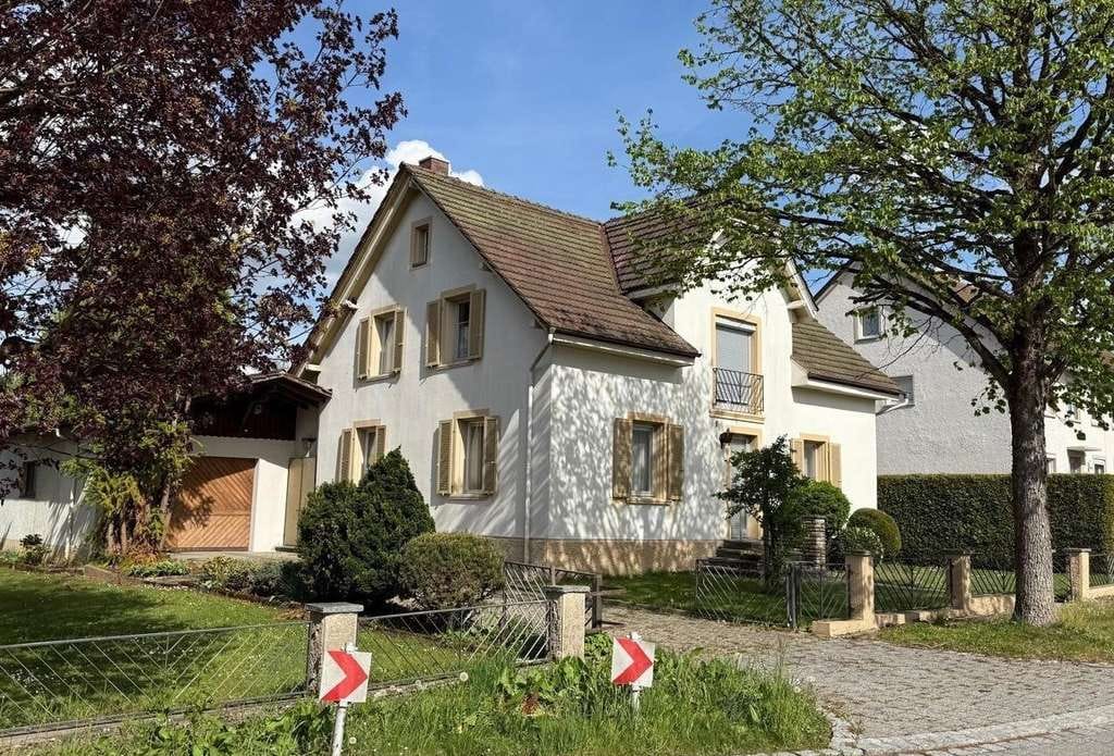 Immobilie in Jestetten - Zentral gelegenes Einfamilienhaus mit attraktivem Grundstück - Bild 0