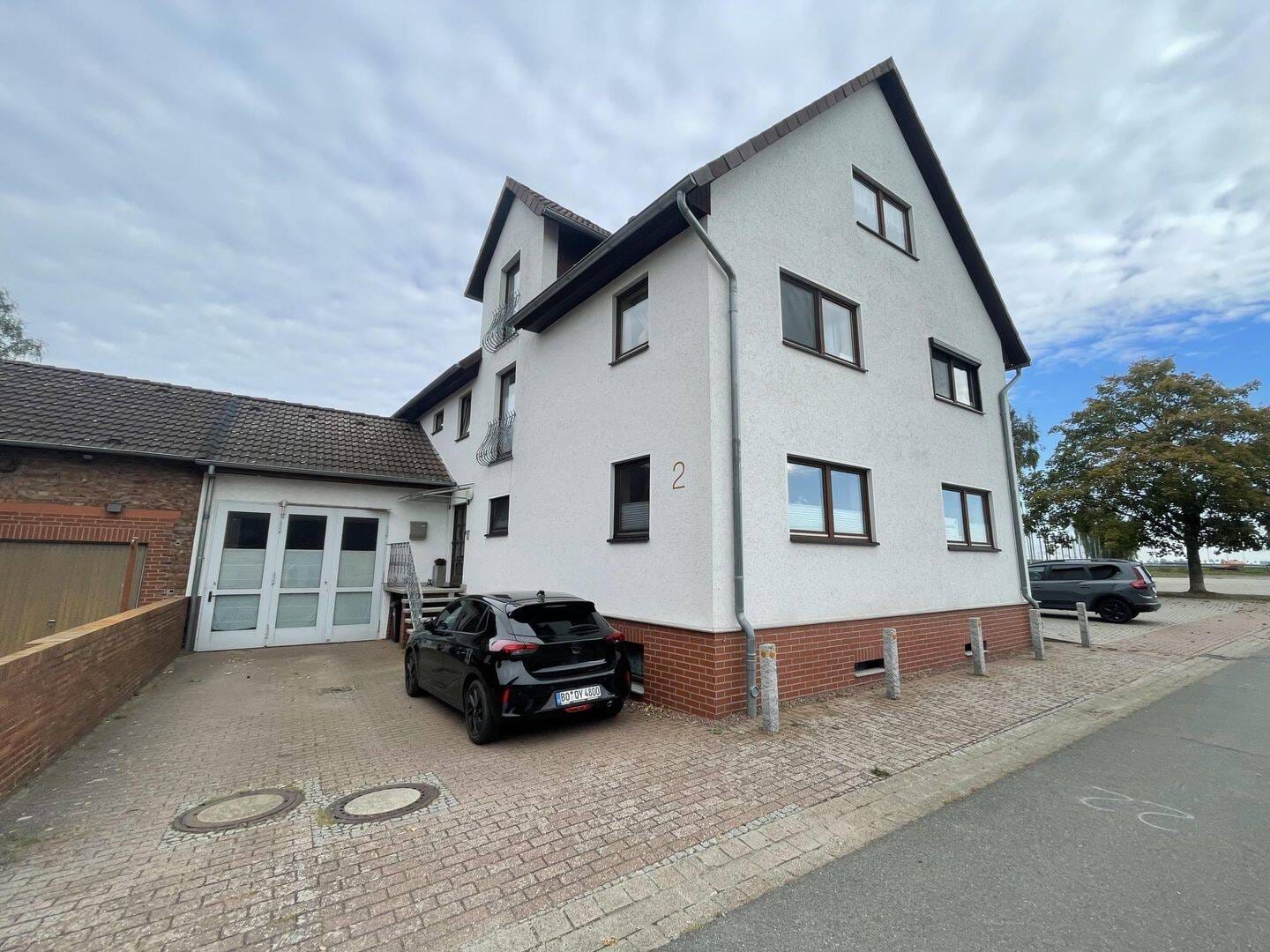 Immobilie in Hohenhameln - Viel Platz für Familie, Hobby und Zukunftspläne - Zweifamilienhaus - Bild 1