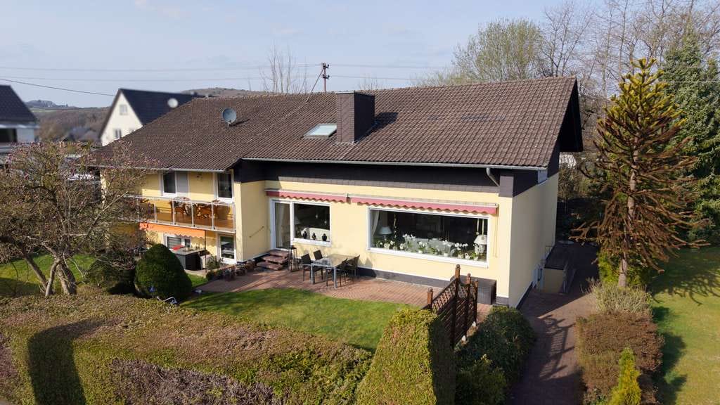 Immobilie in Hamm (Sieg) - Gepflegtes Split-Level-Haus mit Einliegerwohnung (vermietet) und tollem Garten - nahe Hamm/Sieg! - Bild 2