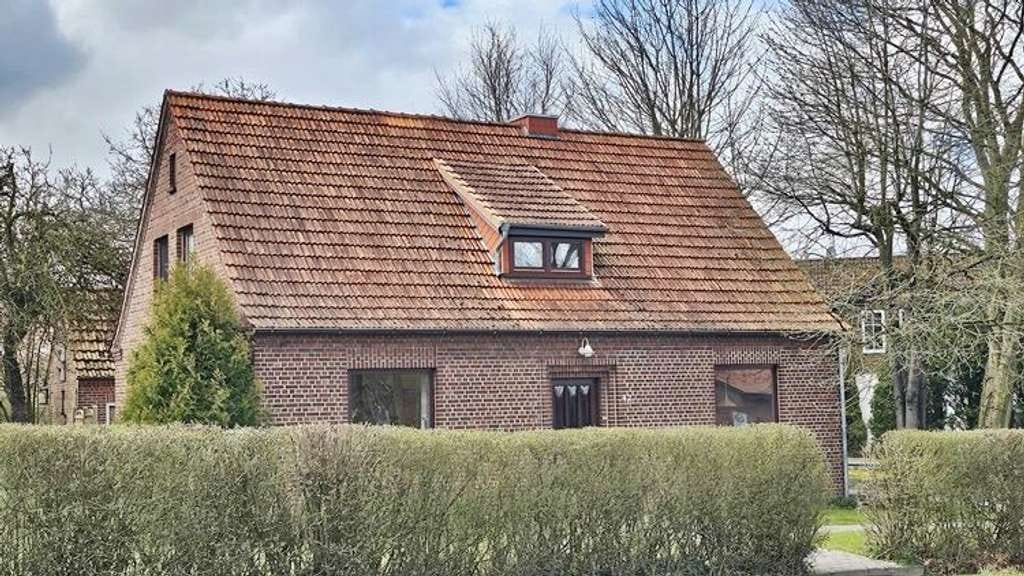 Immobilie in Deinstedt - immo-schramm.de: Gepflegtes Wohnhaus mit Garage - Bild 1