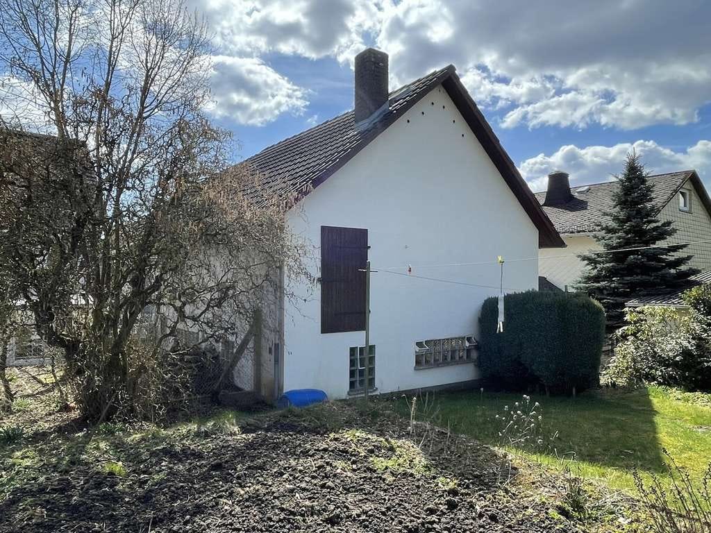 Immobilie in Hohenahr - 35644 Hohenahr-Mudersbach

Wohnhaus mit Nebengebäuden auf einem großartigem Grundstück - Bild 4