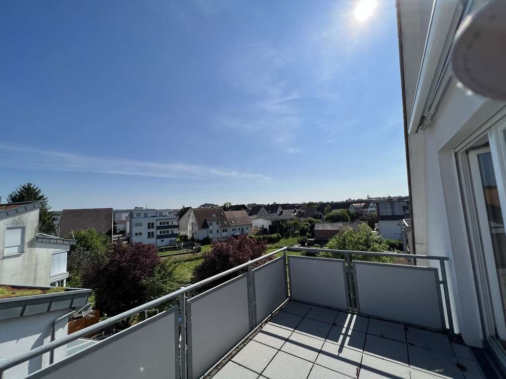 Immobilie in Ehningen - Großzügige, helle 3,5-Zi.-Maisonette-Whg. mit 2 Balkonen und EBK mit tollem Blick auf die Würm - Bild 1
