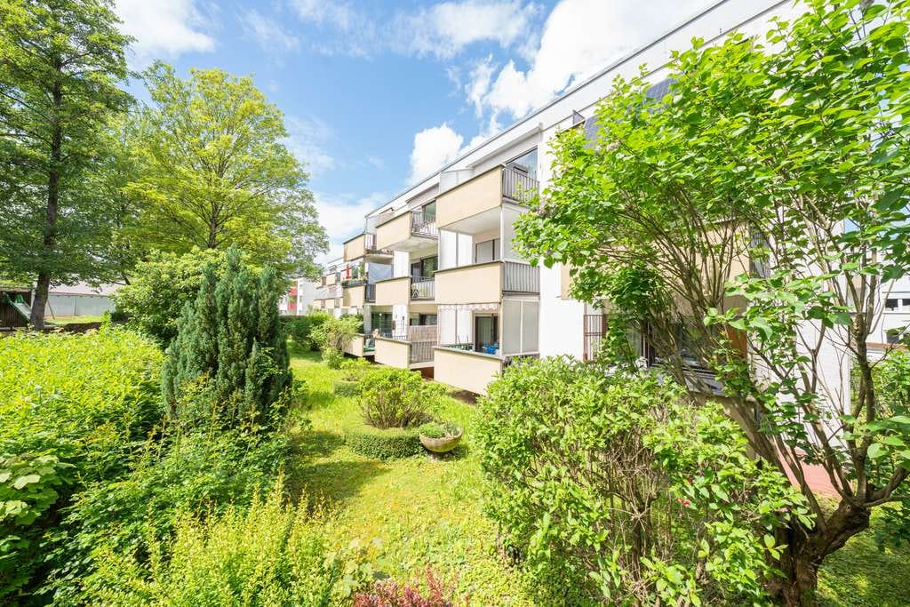 Immobilie in Freiberg am Neckar - 4-Zimmerwohnung inkl. Einbauküche, Garage und Südbalkonen mit Blick ins Grüne - Bild 0