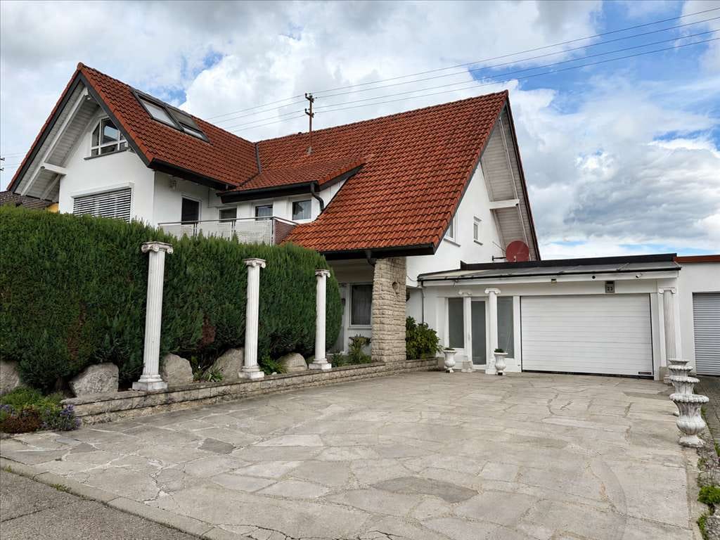 Immobilie in Jagstzell - Stilvolle Erdgeschosswohnung mit zwei überdachten Terrassen und mediterranem Wohnflair - Bild 0