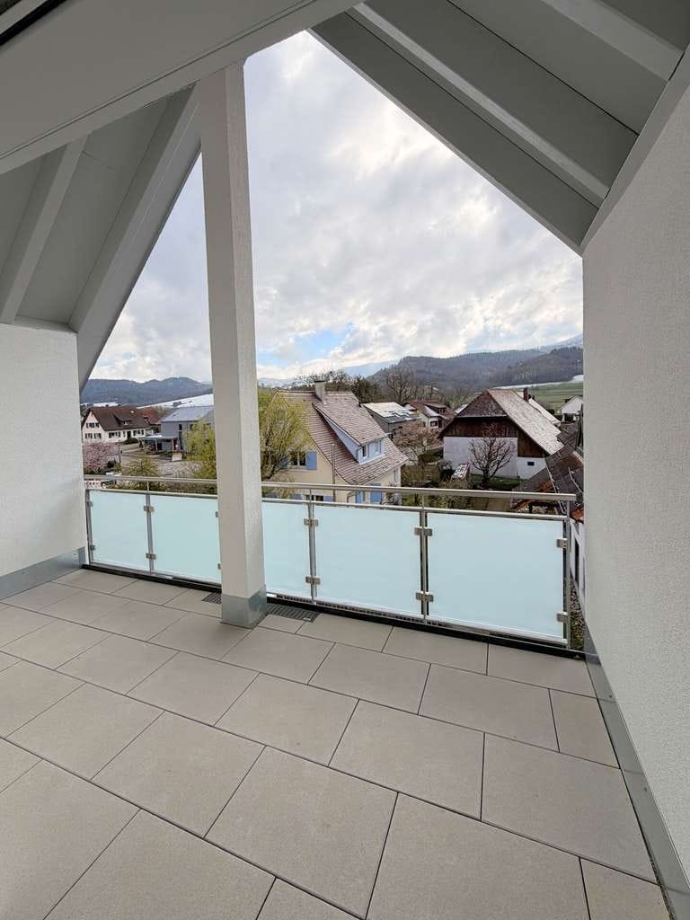 Immobilie in Wittnau - Dachgeschosswohnung mit 4,5 - Zimmern und Loggia - Hohe Decken mit wunderschöner Aussicht - Bild 0