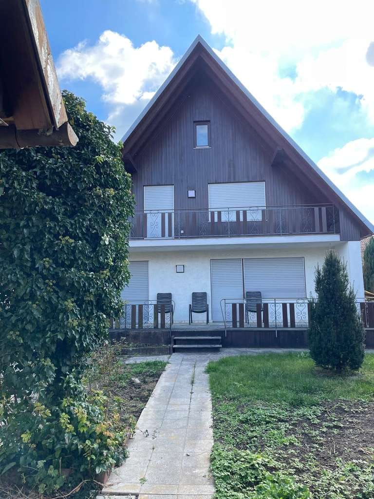 Immobilie in Meitingen - Grundsolide Doppelhaushälfte mit schönem Grundstück - Bild 1