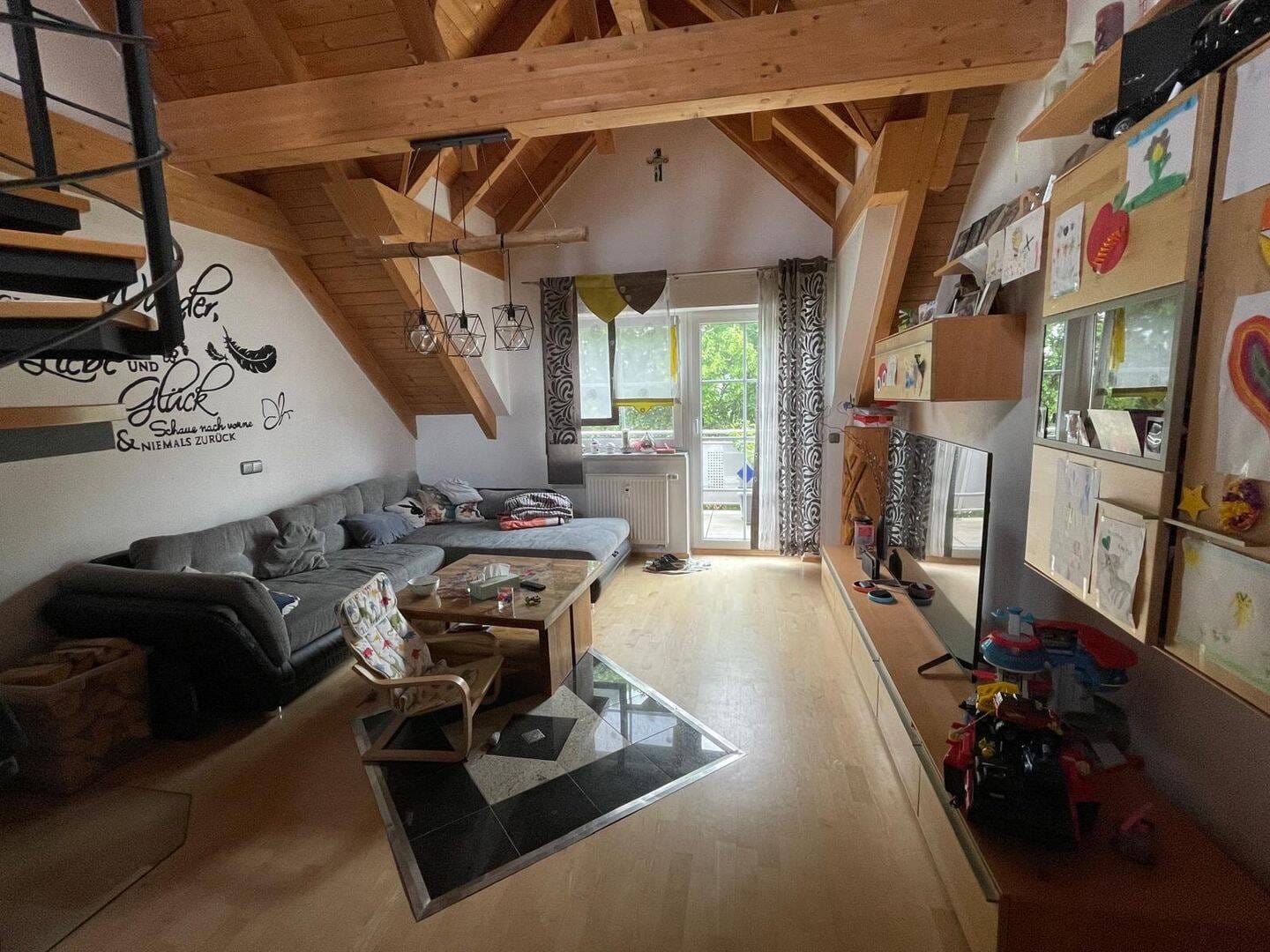 Immobilie in Erbendorf - Charmante Eigentumswohnung mit Garage und Stellplatz in ruhigem Wohnviertel - Bild 1