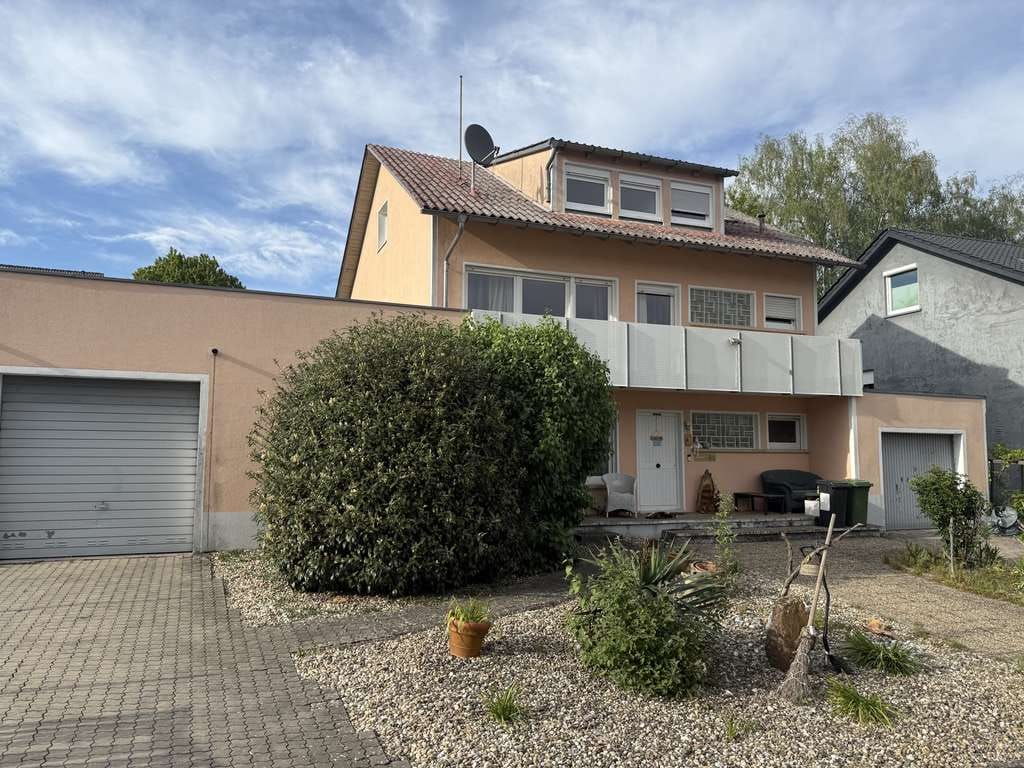 Immobilie in Neckarbischofsheim - Familientraum in Neckarbischofsheim: Großzügiges Haus mit schönem Garten - Bild 0
