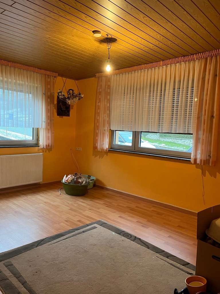 Immobilie in Löhnberg - Solides Einfamilienhaus mit Garten in ruhiger Lage - Bild 3