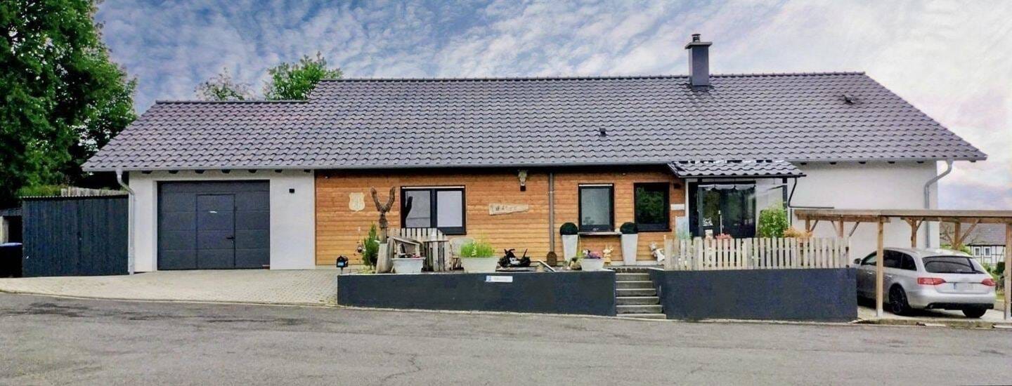 Immobilie in Fritzlar - Modernes Einfamilienhaus mit Einliegerwohnung - Neubaucharakter nach umfassendem Wiederaufbau - Bild 1