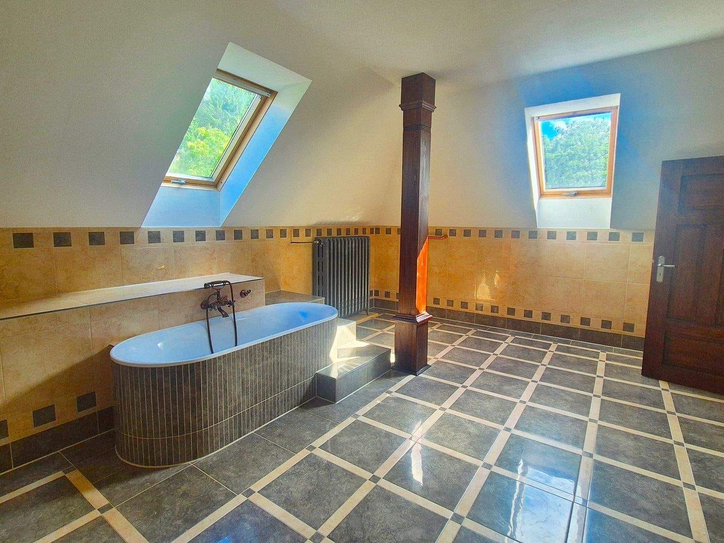 Immobilie in Waldheim - historische Villa - vollständig Saniert in idyllischer Lage mit kleinem Wald und vermieteter Wohneinheit  - Bild 3