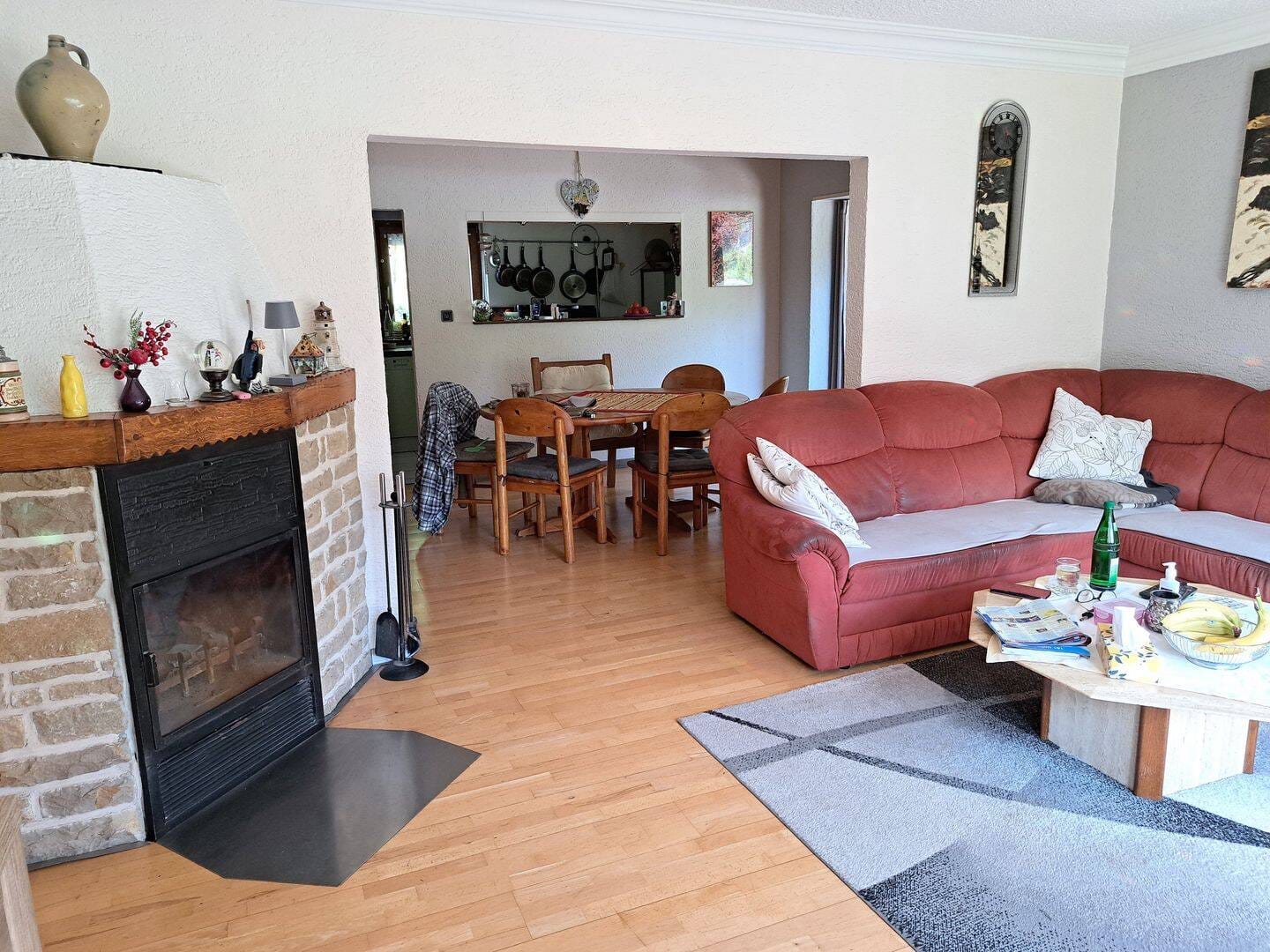 Immobilie in Merzig - Gepflegtes, freistehendes Wohnhaus mit Einliegerwohnung, großem Garten, Wintergarten und Fernblick in ruhiger, einzigartiger Lage von Merzig-Brotdorf - Bild 2