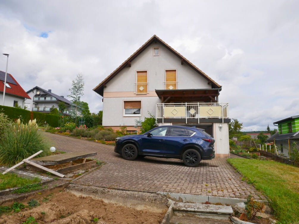 Immobilie in Burkardroth - freistehendes Einfamilienhaus mit Doppelgarage und Einzelgarage - Bild 0