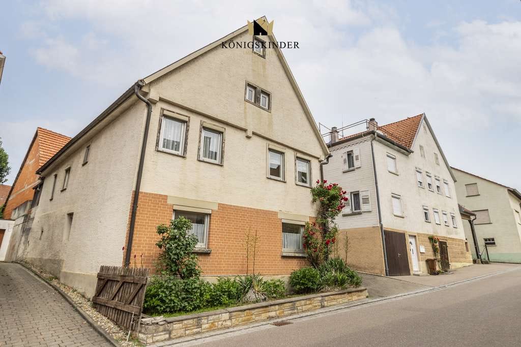 Immobilie in Hessigheim - Vielfalt trifft Potenzial: Zweifamilienhaus  mit beeindruckender Scheune in idyllischer Lage - Bild 1