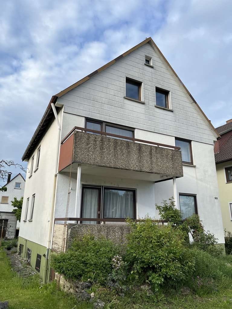 Immobilie in Igersheim - Wohnhaus in zentraler Lage mit großen Grundstück und Doppelgarage - Bild 2