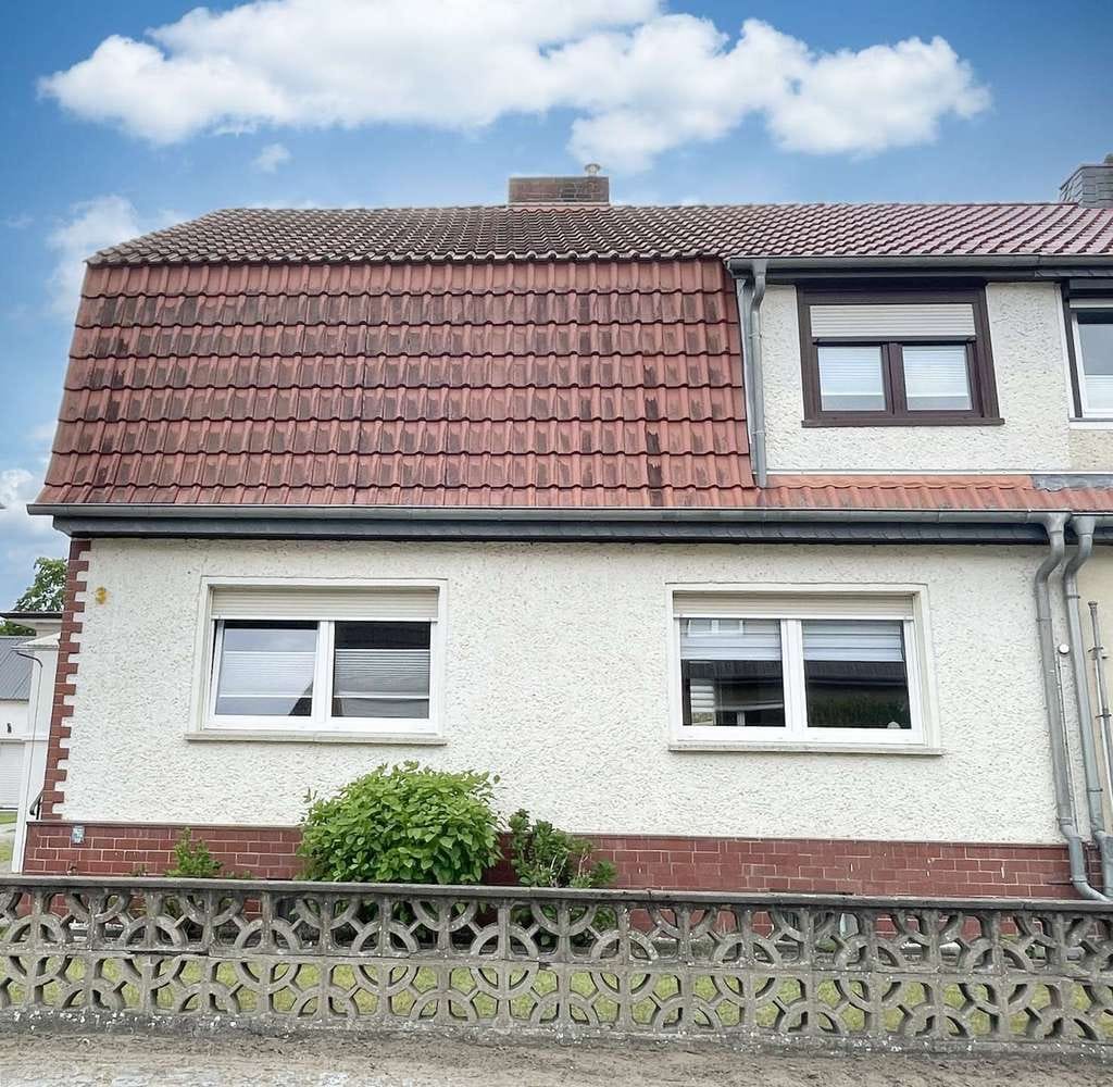 Immobilie in Breese - Viel Platz für Familie und Freizeit! Attraktives EFH mit großem Garten und Nebengebäuden - Bild 0